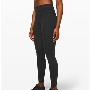 Like new - LULULEMON WUNDER UNDER SIZE 6 BLACK